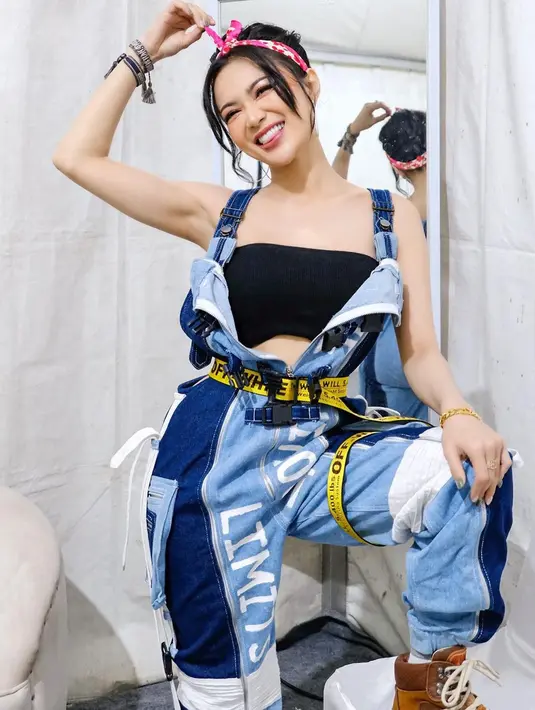 Pemilik nama lengkap Wika Febrina Putri ini menegaskan bahwa selama ini tak ada yang pernah instan terjadi. Wika Salim berkata bahwa yang ada hanyalah perjuangan kerja keras.(Liputan6.com/IG/@wikasalim)