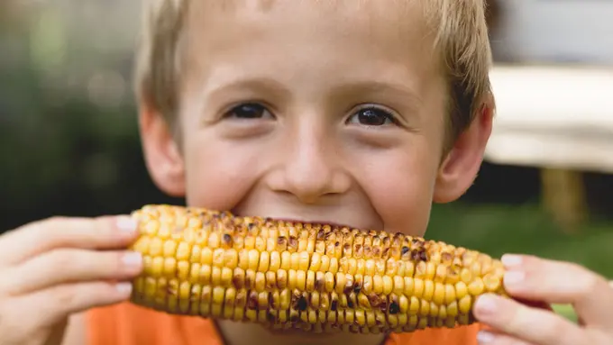 Makan Jagung Bakar Sampai Bersih 10 Detik Doang? Begini Caranya!
