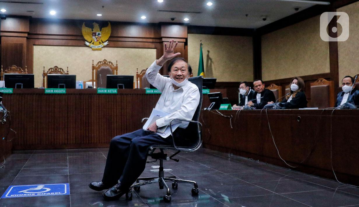 Terdakwa kasus dugaan tindak pidana korupsi PT Duta Palma, Surya Darmadi mengikuti sidang pembacaan putusan di Pengadilan Tipikor Jakarta, Kamis (23/2/2023). Usia lanjut dan kondisi kesehatan Surya Darmadi yang menurun turut menjadi pertimbangan meringankan hakim dalam menjatuhkan vonis kepada Surya Darmadi. (Liputan6.com/Angga Yuniar)