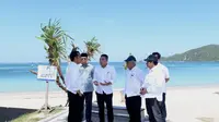 Presiden Jokowi Saat Meninjau Kawasan Ekonomi Khusus (KEK) Mandalika Lombok, Nusa Tenggara Barat (NTB) pada Jumat (17/5/2019). (Foto: Biro Pers Setpres)