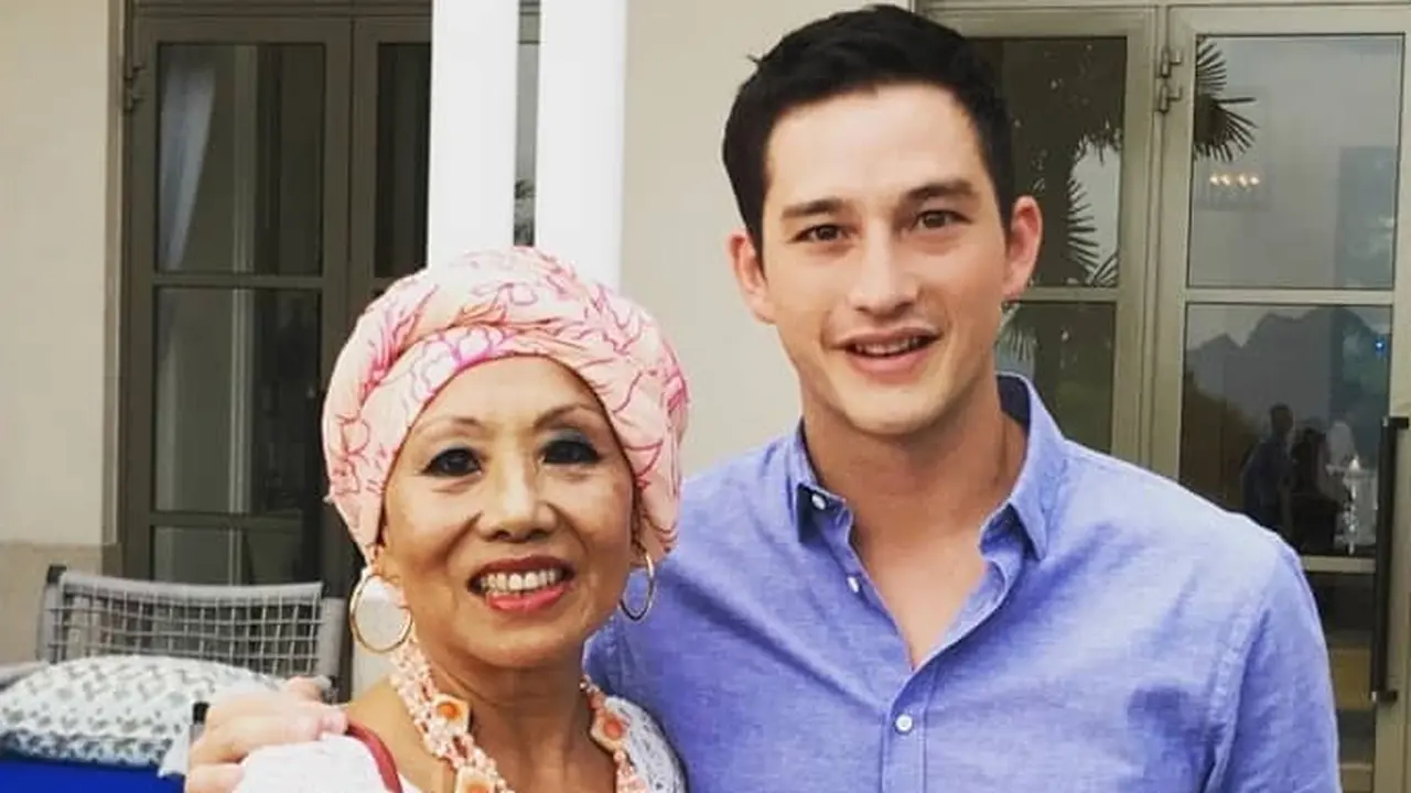 [Bintang] Mike Lewis