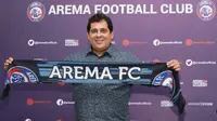 Carlos Carvalho de Oliveira resmi menukangi Arema FC pada lanjutan Shopee Liga 1 2020. (Instagram/@aremafcofficial)