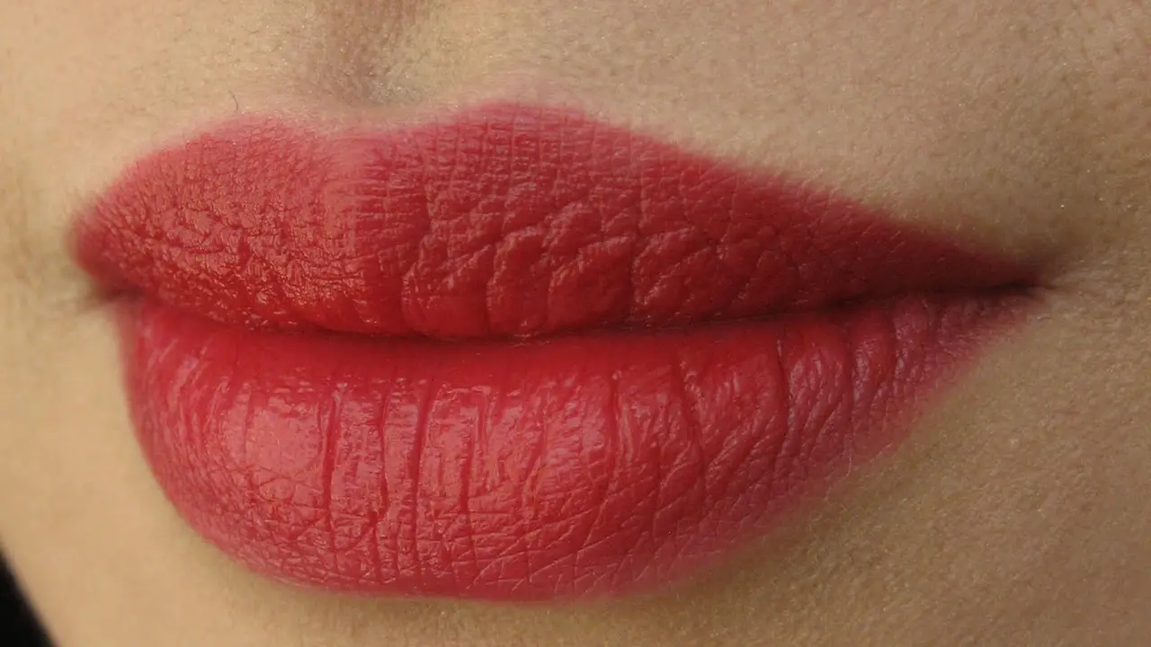 Aneh! Ini Cara Memerahkan Bibir dengan Bawang Putih