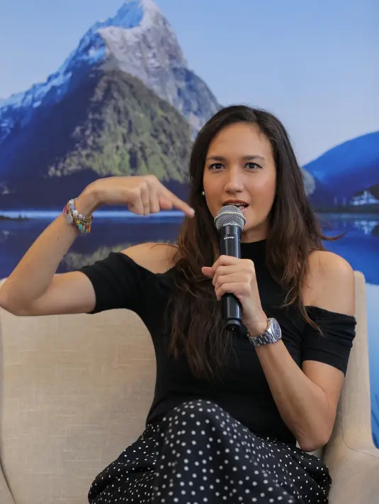 Nadine Chandrawinata dan Dimas Anggara