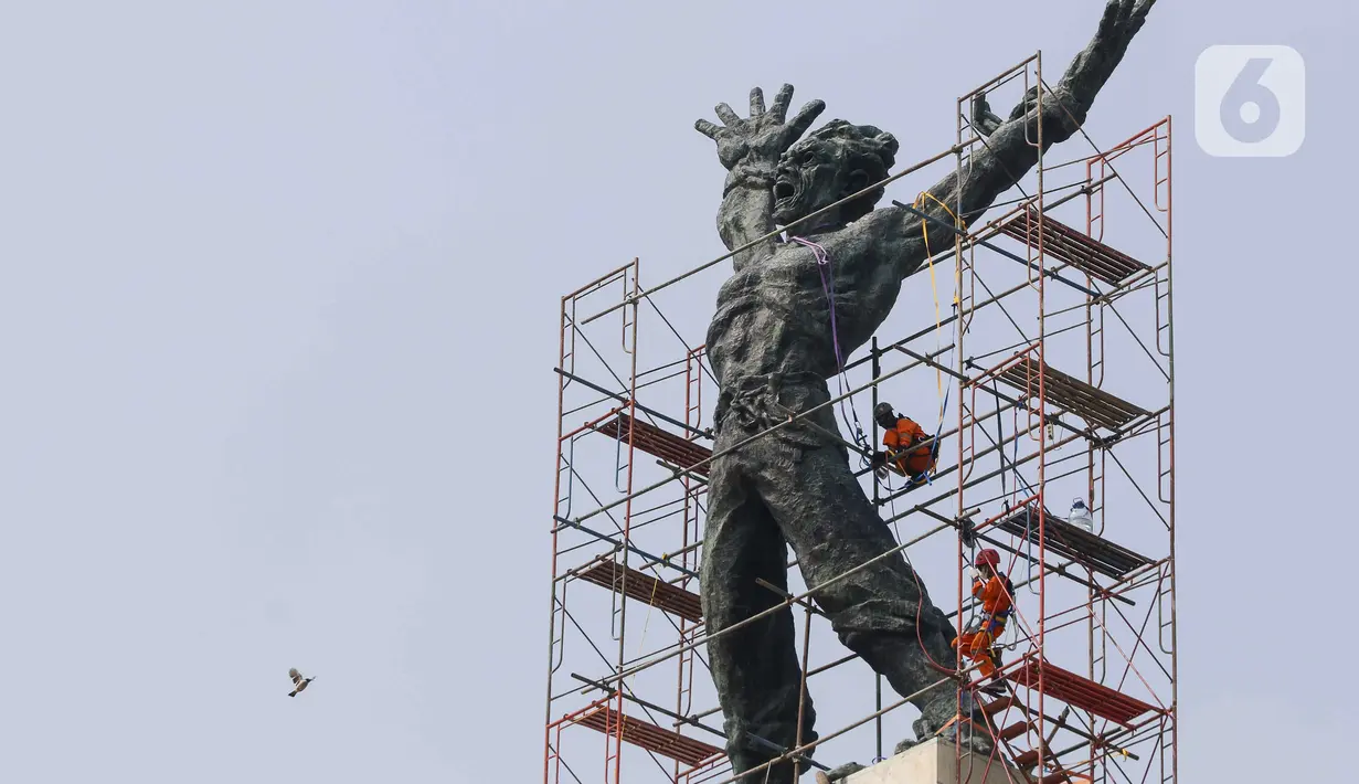 Monumen ini berada di tengah-tengah Lapangan Banteng dan tingginya mencapai 35 meter. Bentuk monumen berupa patung yang terbuat dari perunggu. (Liputan6.com/Herman Zakharia)