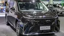 Tampak depan Maxus Mifa 9 tidak memiliki grill depan yang besar, hanya dibubuhkan ornamen seperti grill pada bagian bawah dengan ventilasi kecil. Lampu depan full LED seolah menyatu dengan bumper depan yang membuatnya terlihat lebih bersih dan minimalis. (Source: paultan.org)