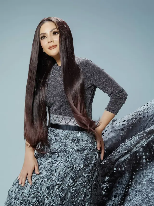 Rilis Single Baru Ini 7 Potret Penampilan Terbaru Kristina yang Bikin Pangling