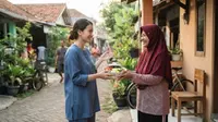 9 Ciri Orang yang Suka Berbagi Makanan ke Tetangga dan Maknanya Menurut Psikologi