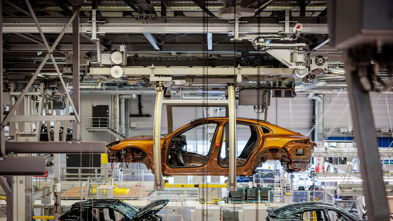 Panamera Turbo E-Hybrid Jadi Mobil ke-2 Juta yang Diproduksi Porsche di Pabrik Leipzig