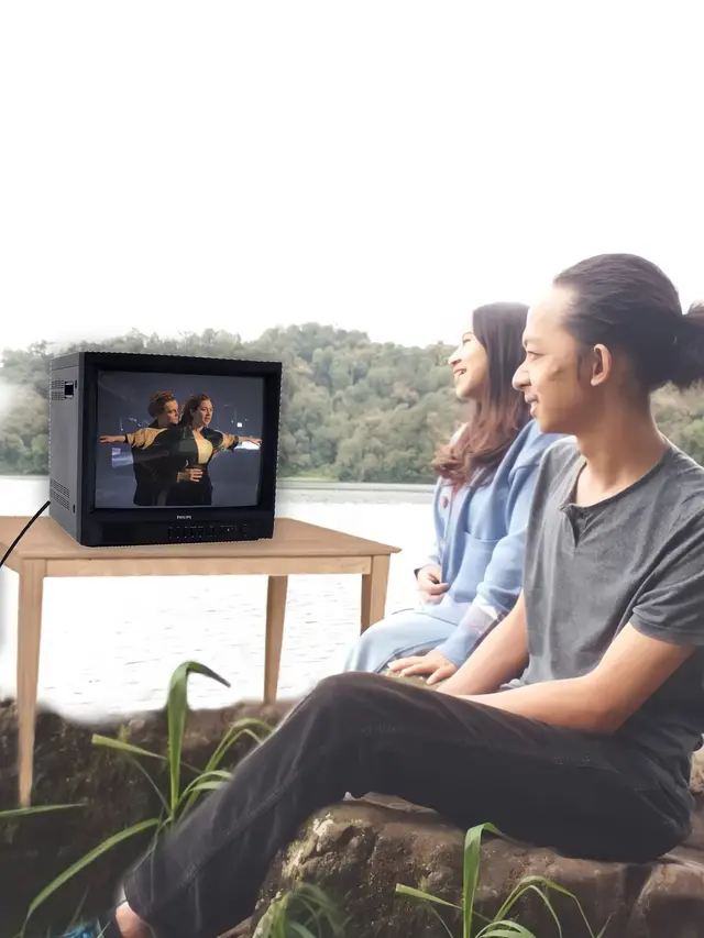 7 Hasil Editan Foto Netizen Minta Ada Kapal Titanic di Danau Ini Kocak