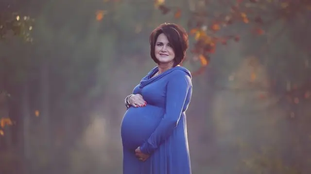 [Bintang] Tak Punya Rahim, Cewek Ini Numpang Hamil di Perut Mertua