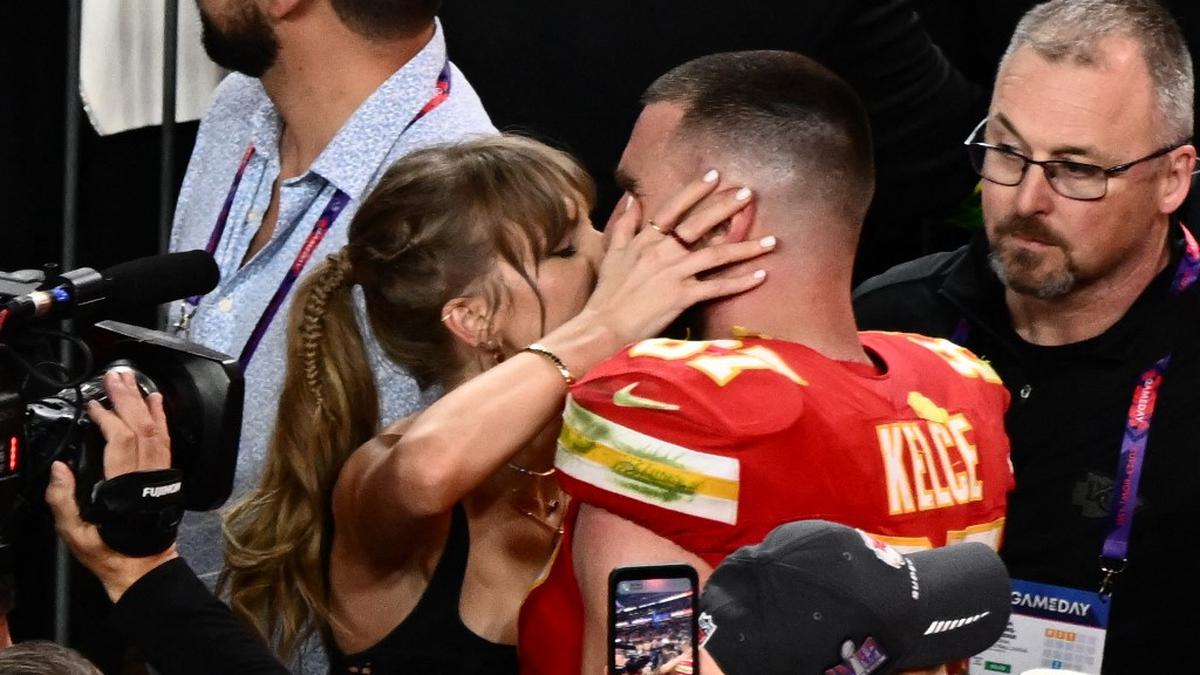 Taylor Swift dan Travis Kelce Gelar Undian Berhadiah Barang Mewah di Pernikahan, Ada Tas Dior