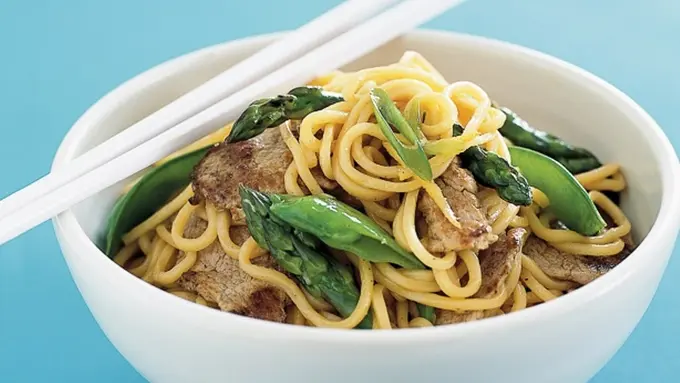 [Bintang] Mencicipi Kelezatan Bakmi Babi dalam 10 Potret Menggiurkan