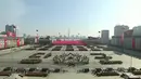Suasana parade militer Korea Utara yang digelar di Pyongyang, Korea Utara (8/2). Parade militer ini digelar karena Korea Utara menetapkan 8 Februari sebagai hari lahir angkatan bersenjata negara mereka.  (KRT via AP Video)