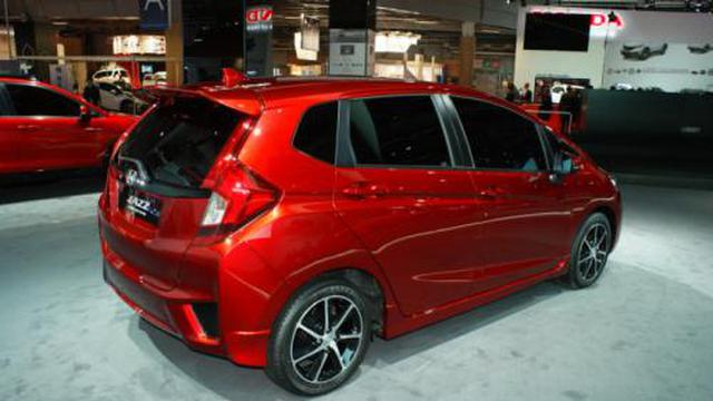 Honda Jazz 2015 Tebar Pesona di Paris