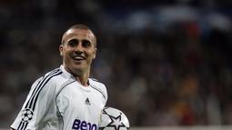 Alhasil ia dinobatkan sebagai pemain terbaik di Piala Dunia 2006 yang membuat Madrid ingin menggunakan jasanya. Dana 10 juta euro dikeluarkan Madrid demi merayu Juventus yang saat itu tengah terpuruk. (AFP/Bru Garcia)