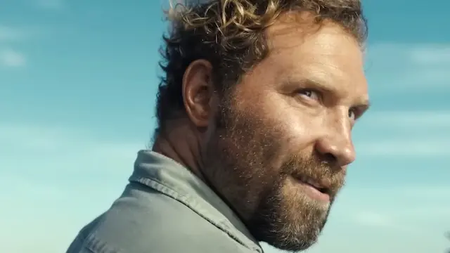 Jai Courtney sebagai Tucker dalam film Dangerous Animals. (Foto: Dok. LD Entertainment/ KlikFilm)