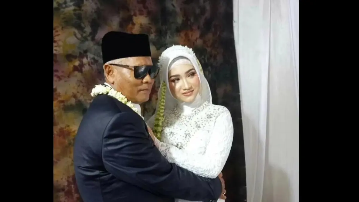 Heboh Kakek 65 Tahun Nikahi Gadis 19 Tahun di Cirebon, Mahar Rp700 Juta -  Regional Liputan6.com