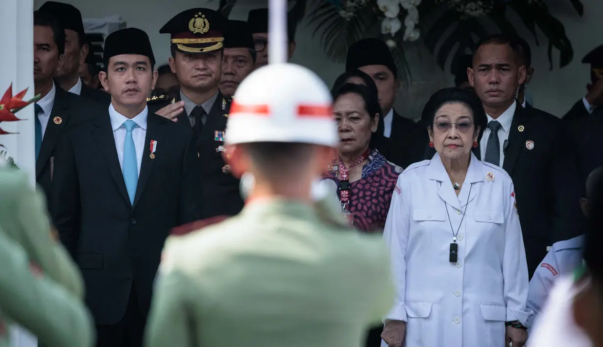 Upacara peringatan Hari Lahir Pancasila juga dihadiri Wakil Presiden Republik Indonesia Gibran Rakabuming Raka (kiri). (YASUYOSHI CHIBA/AFP)