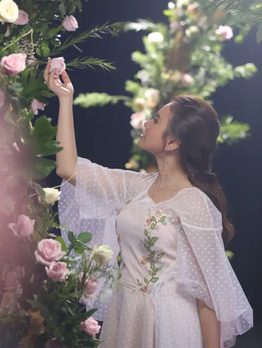 Syuting video klip Pernah Memiliki milik grup band D'Masiv di Karnos Studio Cimanggis, Depok, Jawa Barat, Selasa (6/2/2018). (Nurwahyunan/Bintang.com)