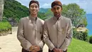<p>Pernikahan BCL dan Tiko Aryawardhana baru saja dihelat di Bali. Beberapa rekan artis terlihat menjadi bridesmaid dan groomsman di hari bahagia penyanyi tanah air ini. Seperti duo Vidi Aldiano dan Reza Rahadian. [Foto: Instagram/itsmebcl]</p>