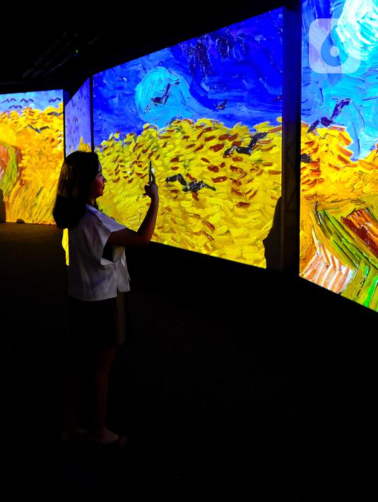 Orang dewasa dan anak-anak bisa menikmati pertunjukan karya seni itu dari sudut pandang baru dan menemukan perspektif yang unik. (merdeka.com/Arie Basuki)