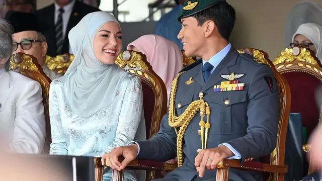 6 Potret Anisha Rosnah Berhijab