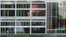Karyawan mengamati pergerakan harga saham di MNC Sekuritas, Jakarta, Selasa (19/11/2024). (Liputan6.com/Angga Yuniar)