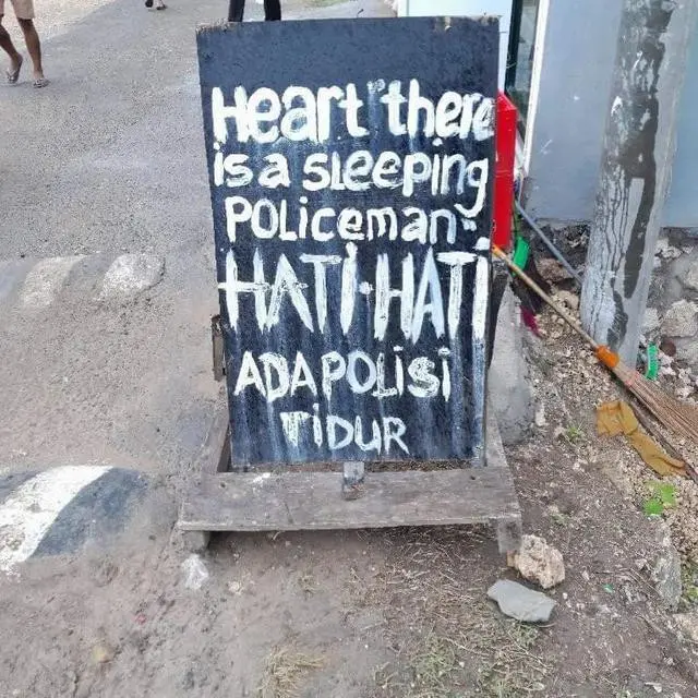 Imbauan lalu lintas nyeleneh (Istimewa)