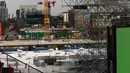 Saat ini, BMO Field sedang dalam tahap akhir persiapan menjadi salah satu tuan rumah Piala Dunia FIFA 2026. Tampak dalam foto, tempat duduk tribun sementara dipasang di BMO Field, Toronto, Kanada, pada Selasa 24 Maret 2026. (Cole BURSTON/AFP)