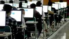 Peserta mengikuti Ujian Tulis Berbasis Komputer (UTBK) Seleksi Bersama Masuk Perguruan Tinggi Negeri (SBMPTN) 2022 gelombang pertama di Universitas Pembangunan Nasional (UPN), Jakarta, Selasa (17/5/2022). UTBK SBMPTN 2022 digelar mulai hari ini hingga 23 Mei 2022. (merdeka.com/Arie Basuki)