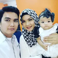 "Ga ada (pembagian harta gana-gini) mas, kita tak permasalahkan gana-gini, semua buat anak-anak kita," imbuhnya. (Foto: instagram.com/alditaher.official)
