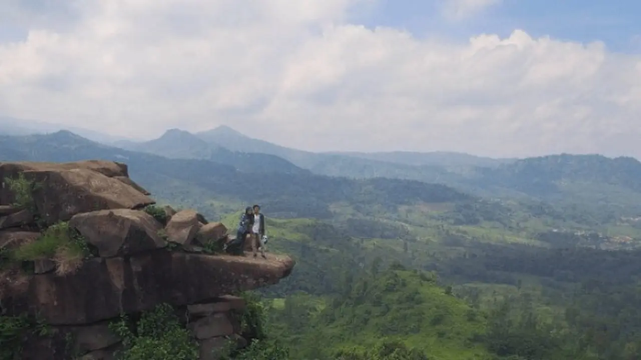 Sensasi Wisata Ekstrim Bukit Gua Lawa, Berani Coba?