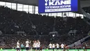Pemain Tottenham Hotspur, Harry Kane (kiri kedua) melakukan selebrasi bersama rekannya setelah mencetak gol pembuka timnya ke gawang Manchester City pada laga pekan ke-22 Liga Inggris 2022/2023 di Tottenham Hotspur Stadium, London, Minggu (05/02/2023) malam WIB. Gol tersebut berhasil menobatkan dirinya menjadi top skor sepanjang masa Tottenham dengan koleksi 267 gol. (AFP/Adrian Dennis)