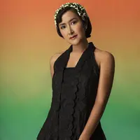 Potret Widi Mulia pakai kebaya. (Instagram/@widimulia)