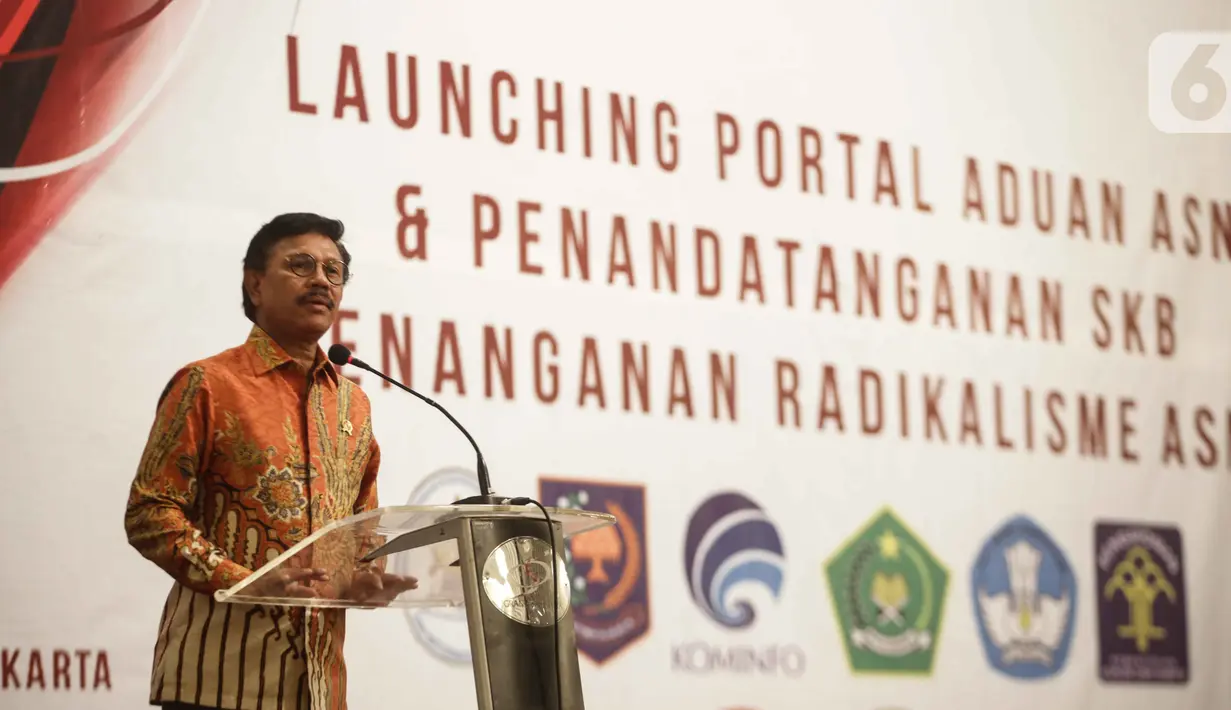 Menkominfo Johnny G. Plate memberikan sambutan saat penandatangan kerja sama pembuatan portal aduan untuk aparatur sipil negara (ASN) di Jakarta, Selasa (12/11/2019). Portal beralamat aduanasn.id. ini untuk melaporkan ASN terkait dengan penanganan radikalisme(Liputan6.com/Faizal Fanani)