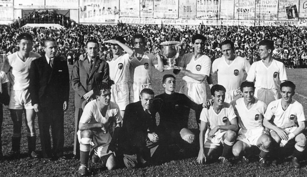 5. Juan Mena – 17 tahun, 1 bulan, 6 hari: Valencia vs RC Celta (1941/42): Selama beberapa dekade, Juan Mena dinobatkan sebagai pencetak gol termuda LaLiga berkat gol ketujuh yang dilesakkannya untuk Valencia dalam kemenangan 7-3 atas RC Celta pada Desember 1941. (La Liga)