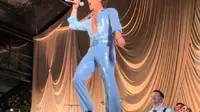 Mark Zuckerberg Mendadak Dangdut di Pesta Ultah ke-40 Istrinya, Pakai Jumpsuit Ketat Berpayet