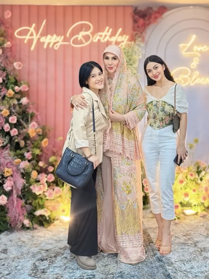 Ariel Tatum saat hadir Ulang Tahun Marini Zumarnis