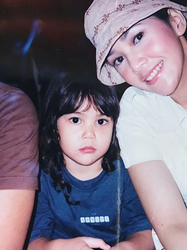 6 Potret Masa Kecil El Rumi, Menggemaskan dengan Rambut Gondrong