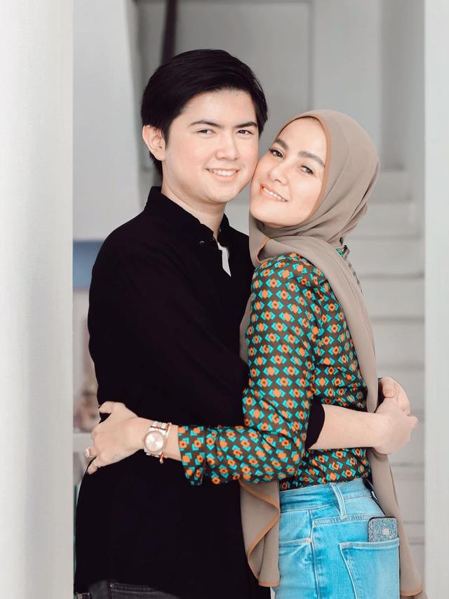 6 Potret Kedekatan Olla Ramlan dan Sean Anak Sulungnya, Bak Kakak Adik