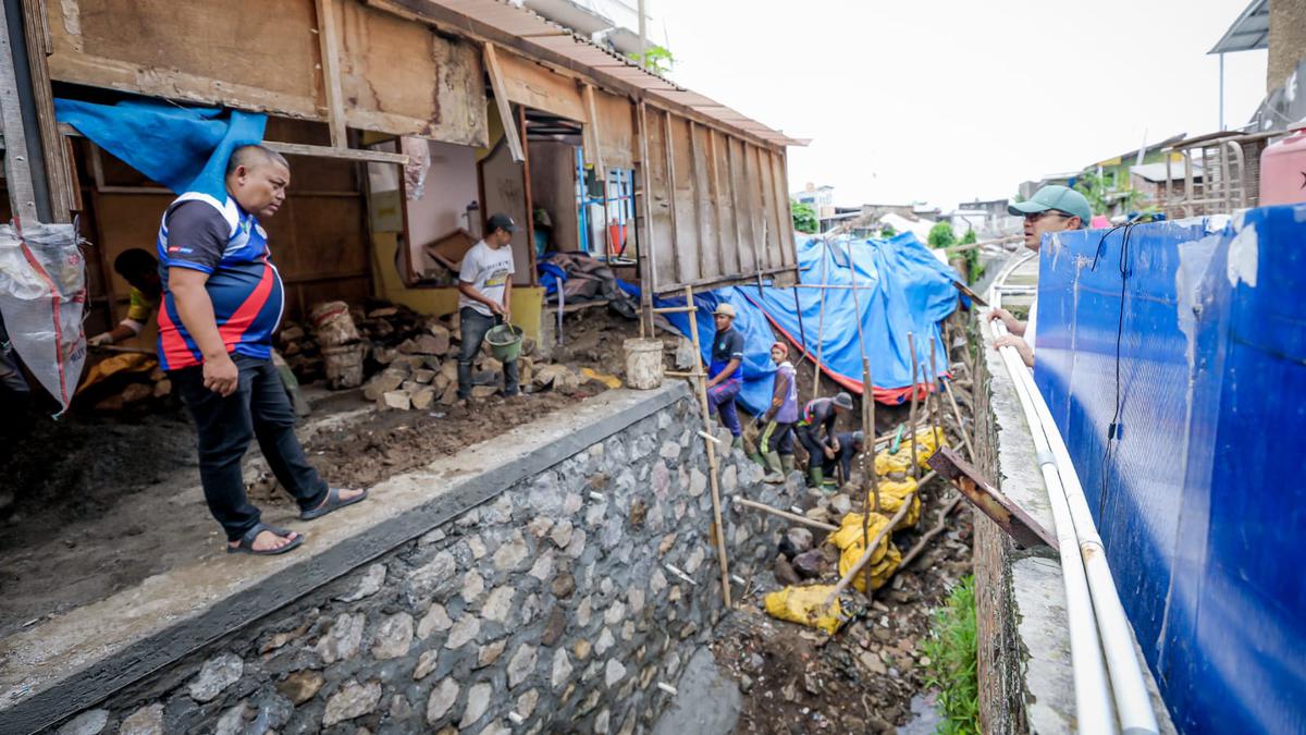 Waspada Adanya Retakan Tanah, Wali Kota Bandung Minta Warga Segera Mengungsi