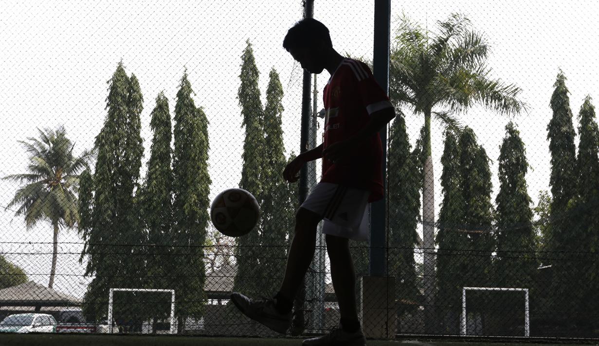 Pesepak bola dengan posisi gelandang ini merupakan penggemar dari Bambang Pamungkas dan Paul Scholes (Bola.com/Vitalis Yogi Trisna)