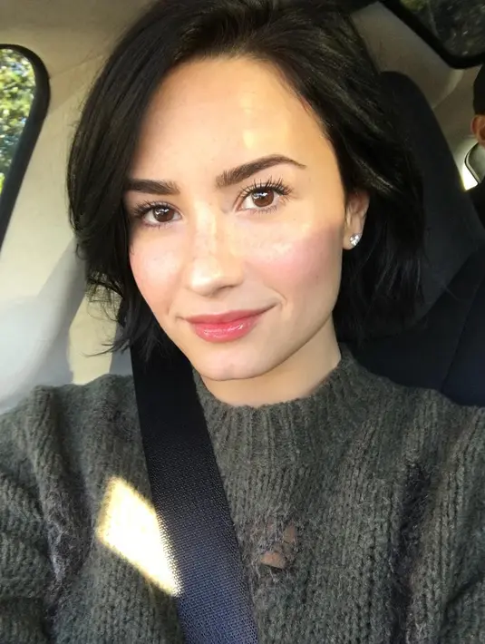 "Demi merasa ia bsa menginspirasi fansnya untuk berpikir dua kali jika ingin mengambil sebuah keputusan," ujar sumber. (instagram/ddlovato)