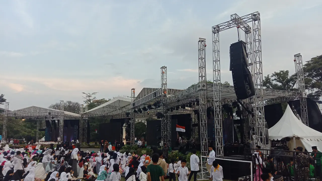 Acara puncak peringatan Hari Santri bertajuk Santriversary, di Lapangan Gasibu, Kota Bandung, Minggu (21/10/2018). (Liputan6.com/Huyogo Simbolon)