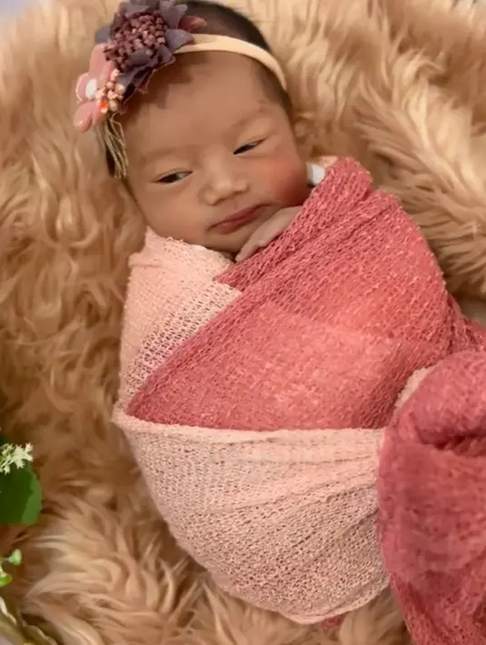 Anak pertama Felicya Angelista dan Hito Caesar (Instagram/felicyangelista_)