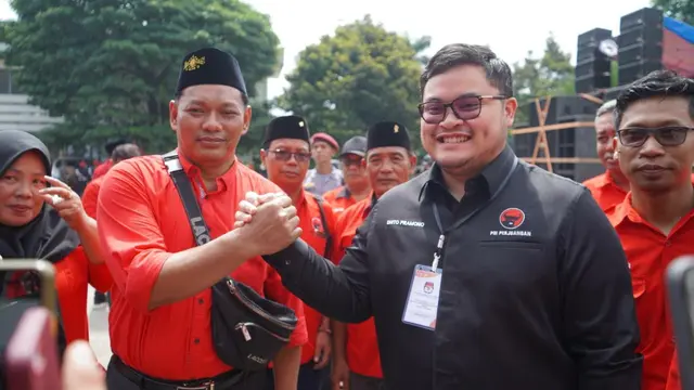 Mas Dhito Dampingi 50 Bacaleg PDI Perjuangan Daftar ke KPU Kabupaten Kediri