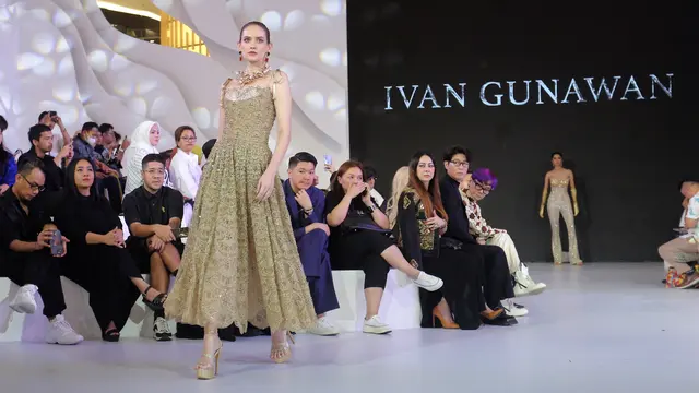 Kenang Kejayaan Kerajaan Majapahit di Koleksi Gaun Mewah Maharani dari Ivan Gunawan