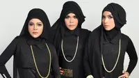 Meski memilih jalur dangdut, namun Trio Kamila tampil beda dengan mengenakan pakaian muslimah.