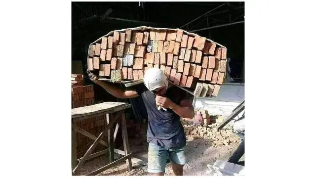 6 Aksi Kuli Bangunan Pamer Kekuatan Ini Bikin Tepuk Jidat
